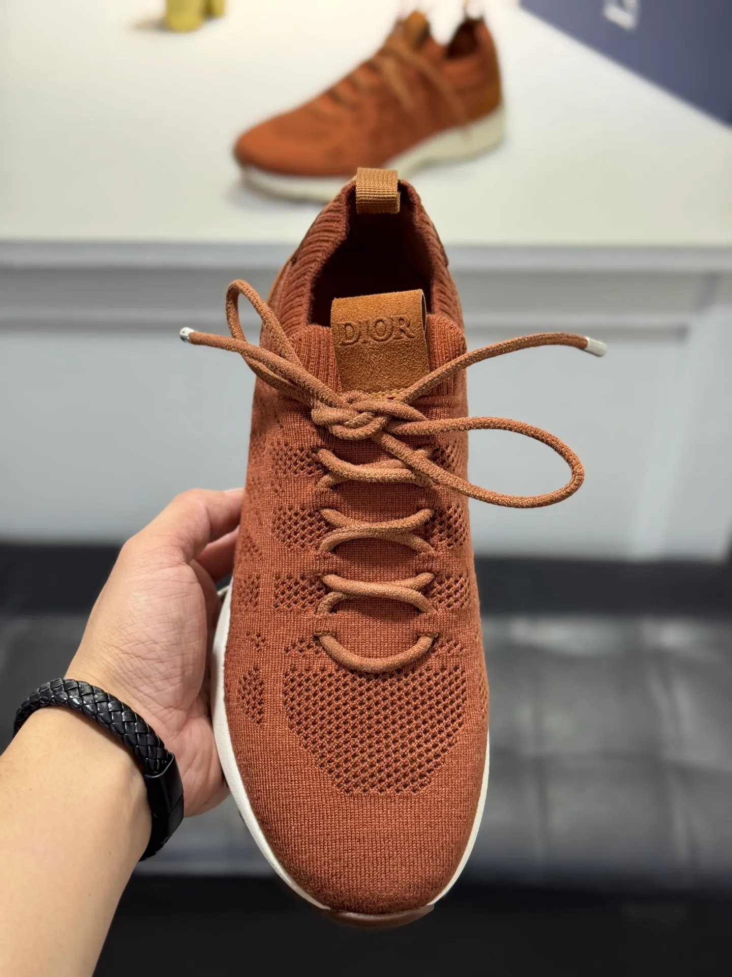 Men's shoes💰400【New style】🎠🎠Dior🔍Top purchasing agent🇮🇹 Di The new super-popular sneakers from the popular sneakers are synchronized with the new counters. The uppers are made of flying woven fabrics, and the logo logo on the tongue is perfectly reproduced with complex craftsmanship that is a must-have for fashionistas. The soles: the original soles are specially provided by the original factory, and the exclusive molded soles are super comfortable. The original factory orders, 🔍🔍multiple colors are available, you can go in and out of the counter at will, welcome to compare, a must-have for fashionable men. Code number: 38-44 (45 customized